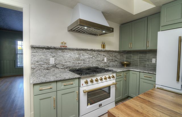 370 S Oriole Trail, Crystal Lake, IL 60014