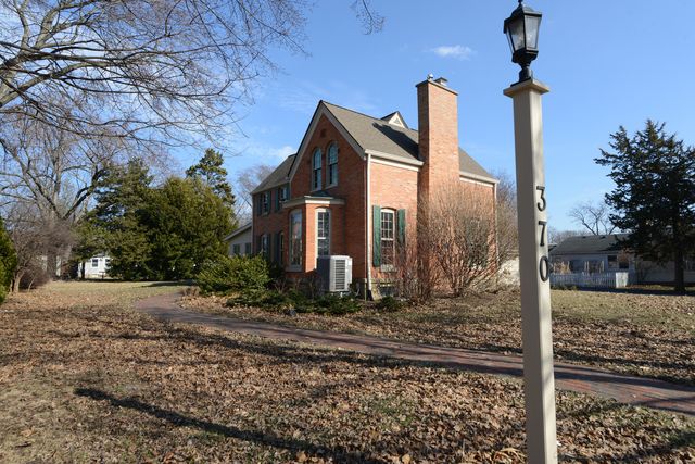 370 S Oriole Trail, Crystal Lake, IL 60014