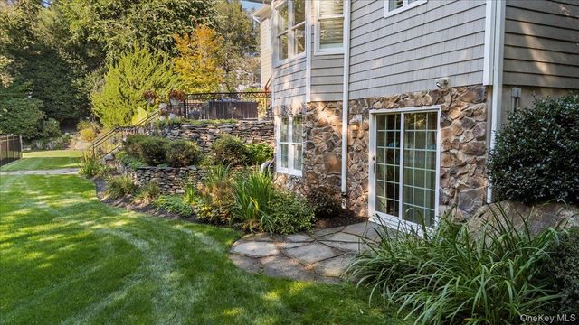 6 Maureen Drive, Mount Sinai, NY 11766