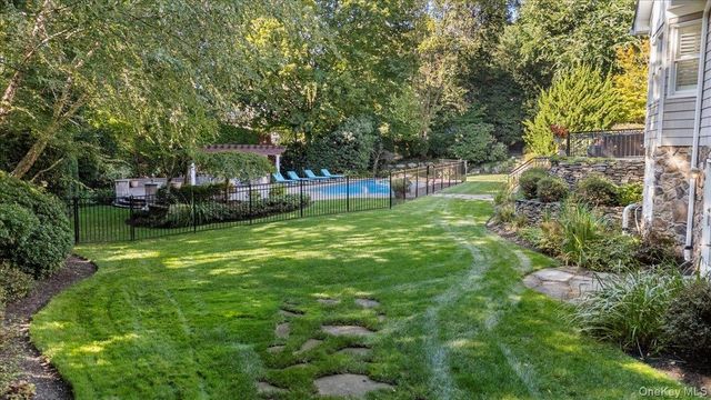 6 Maureen Drive, Mount Sinai, NY 11766