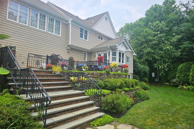 6 Maureen Drive, Mount Sinai, NY 11766