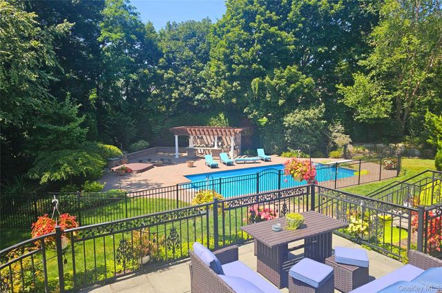 6 Maureen Drive, Mount Sinai, NY 11766