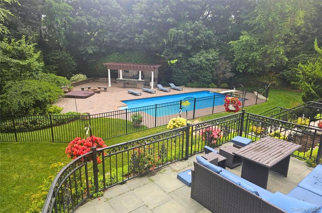 6 Maureen Drive, Mount Sinai, NY 11766