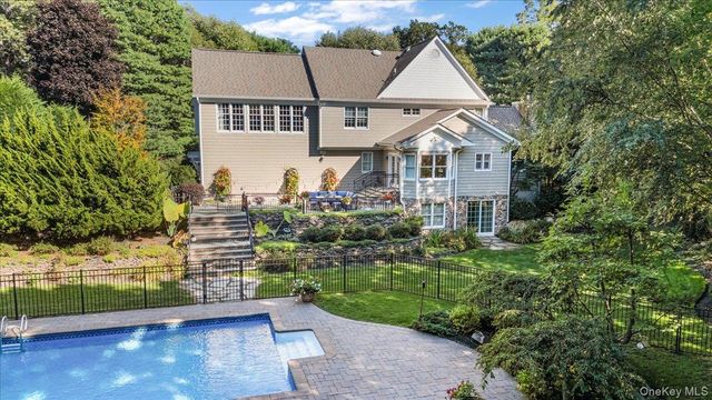 6 Maureen Drive, Mount Sinai, NY 11766