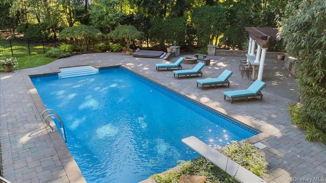 6 Maureen Drive, Mount Sinai, NY 11766