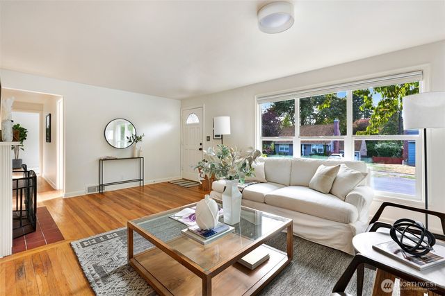 8044 38th Avenue NE, Seattle, WA 98115