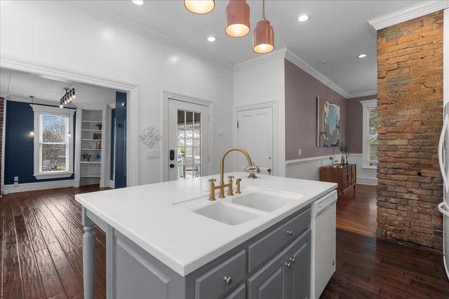 2111 Kirby Avenue, Chattanooga, TN 37404