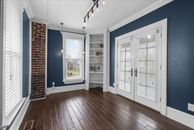 2111 Kirby Avenue, Chattanooga, TN 37404