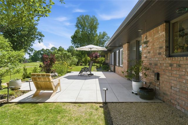 506 W Lakeview Drive, Springdale, AR 72764