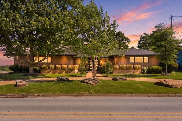 506 W Lakeview Drive, Springdale, AR 72764