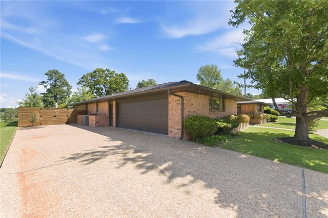 506 W Lakeview Drive, Springdale, AR 72764