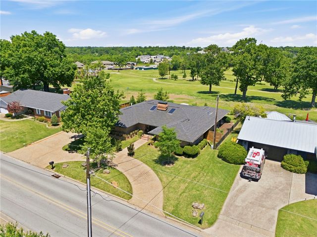 506 W Lakeview Drive, Springdale, AR 72764