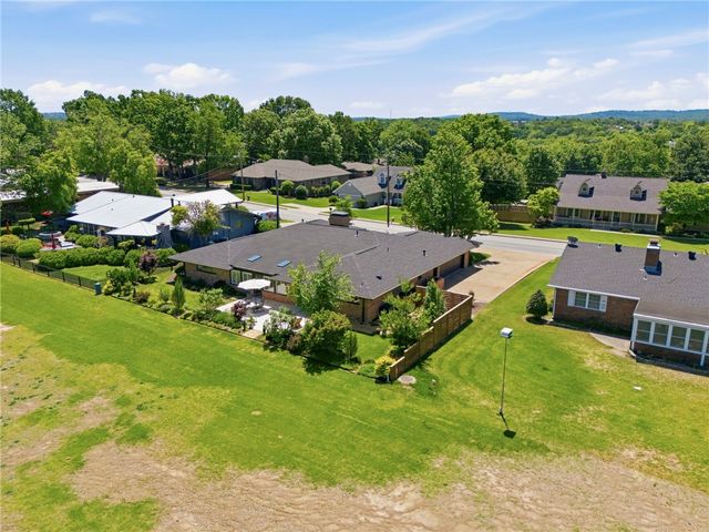 506 W Lakeview Drive, Springdale, AR 72764