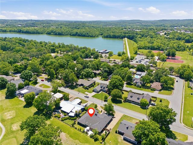506 W Lakeview Drive, Springdale, AR 72764