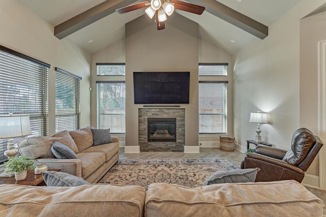 362 Cadence Hills Drive, Conroe, TX 77318