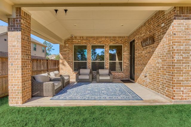 362 Cadence Hills Drive, Conroe, TX 77318