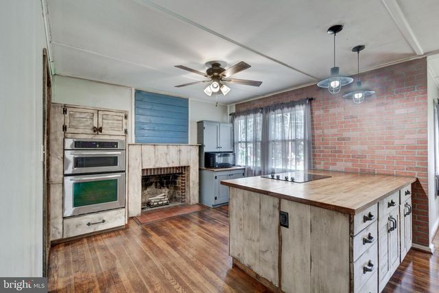 231 E HIGH ST, New Oxford, PA 17350