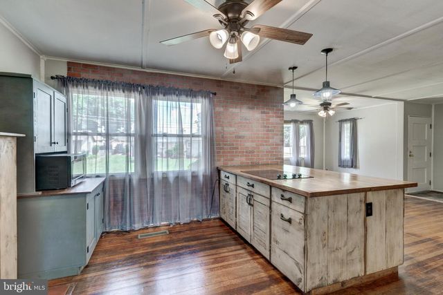 231 E HIGH ST, New Oxford, PA 17350