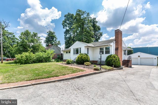 231 E HIGH ST, New Oxford, PA 17350