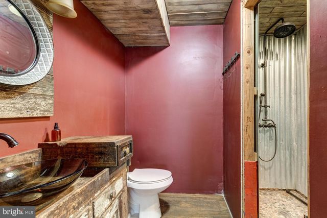 231 E HIGH ST, New Oxford, PA 17350