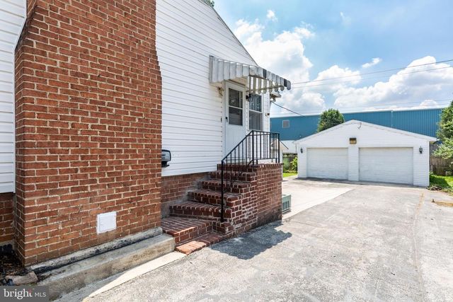 231 E HIGH ST, New Oxford, PA 17350