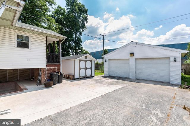 231 E HIGH ST, New Oxford, PA 17350