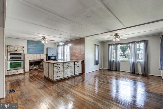 231 E HIGH ST, New Oxford, PA 17350