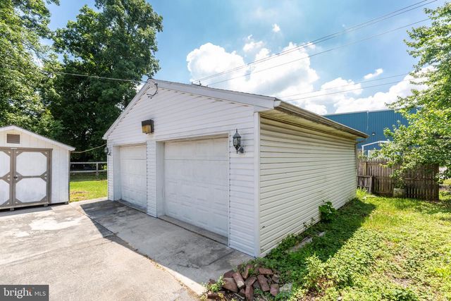 231 E HIGH ST, New Oxford, PA 17350