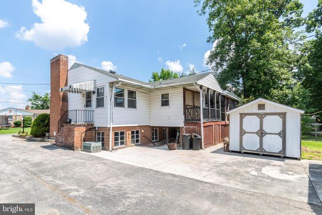 231 E HIGH ST, New Oxford, PA 17350