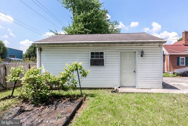 231 E HIGH ST, New Oxford, PA 17350