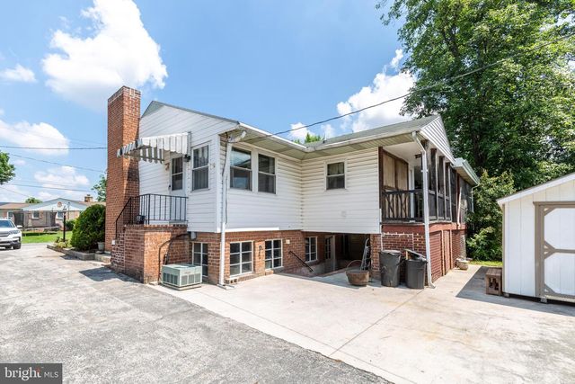 231 E HIGH ST, New Oxford, PA 17350