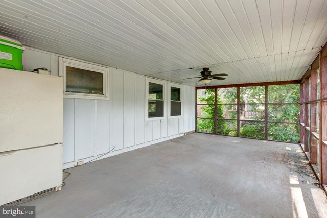 231 E HIGH ST, New Oxford, PA 17350