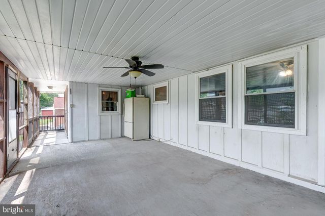 231 E HIGH ST, New Oxford, PA 17350