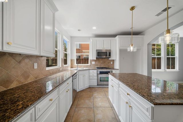 423 Toscana Way, Hayward, CA 94545