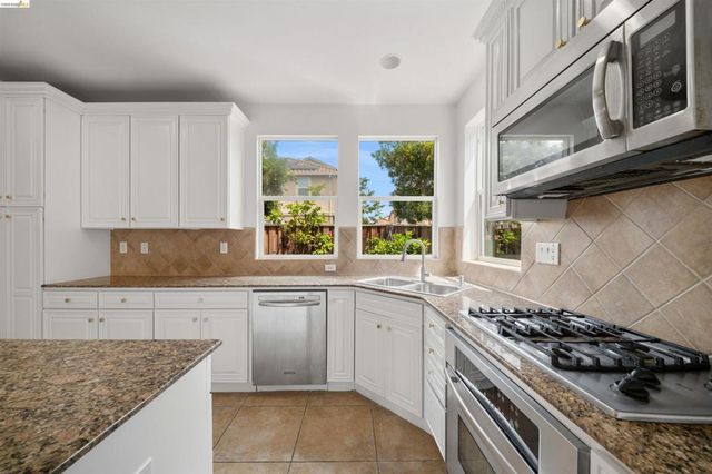 423 Toscana Way, Hayward, CA 94545