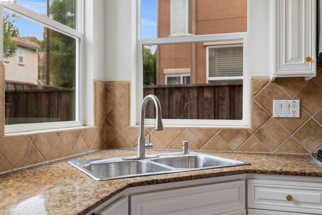 423 Toscana Way, Hayward, CA 94545