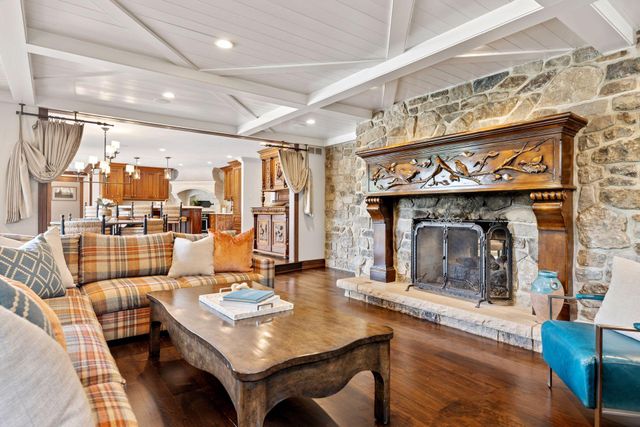 28160 Boulder Bridge Drive, Shorewood, MN 55331