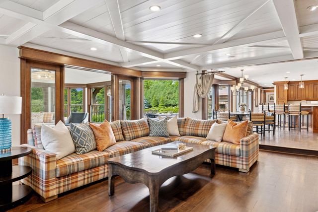 28160 Boulder Bridge Drive, Shorewood, MN 55331