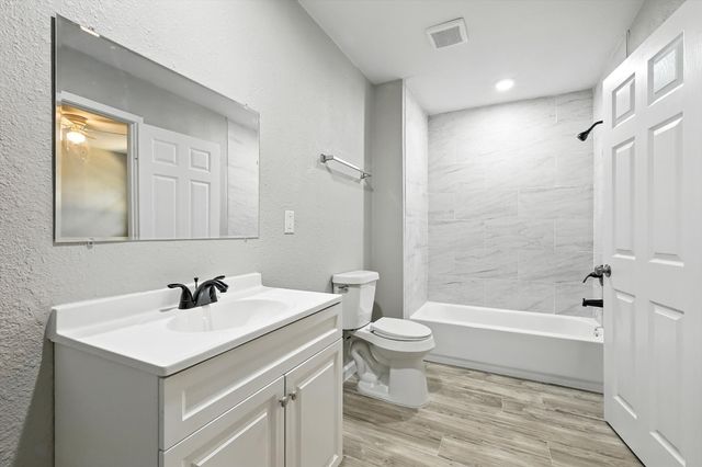 204 W Boyd Avenue, Bonham, TX 75418