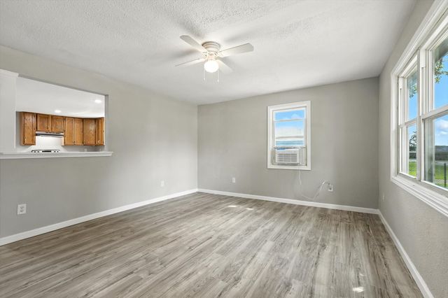 204 W Boyd Avenue, Bonham, TX 75418