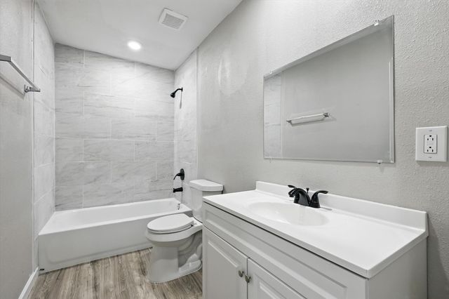 204 W Boyd Avenue, Bonham, TX 75418