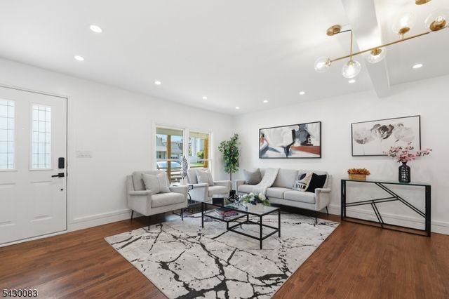 64 Longfellow Dr, Woodbridge Twp., NJ 07067