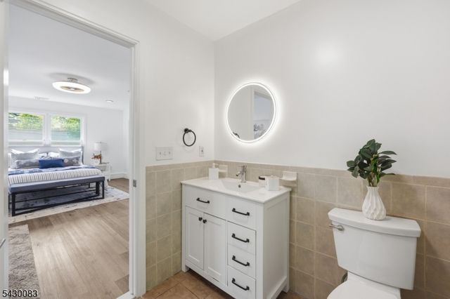 64 Longfellow Dr, Woodbridge Twp., NJ 07067