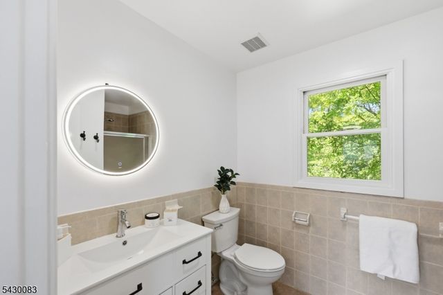 64 Longfellow Dr, Woodbridge Twp., NJ 07067