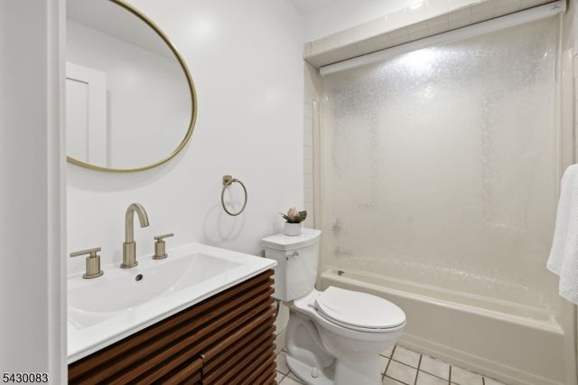 64 Longfellow Dr, Woodbridge Twp., NJ 07067