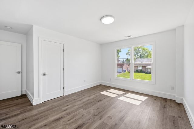 64 Longfellow Dr, Woodbridge Twp., NJ 07067