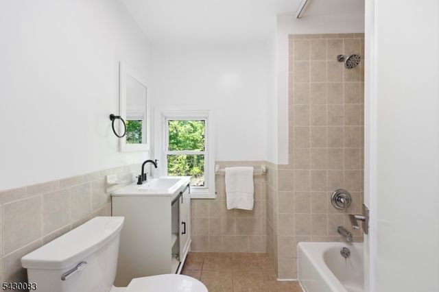 64 Longfellow Dr, Woodbridge Twp., NJ 07067