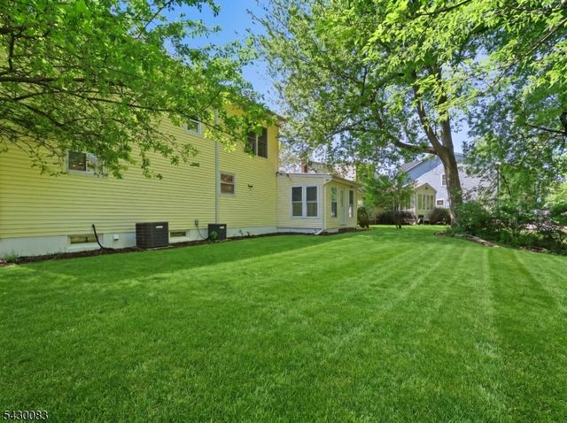 64 Longfellow Dr, Woodbridge Twp., NJ 07067