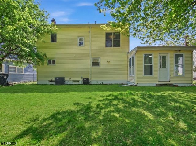 64 Longfellow Dr, Woodbridge Twp., NJ 07067