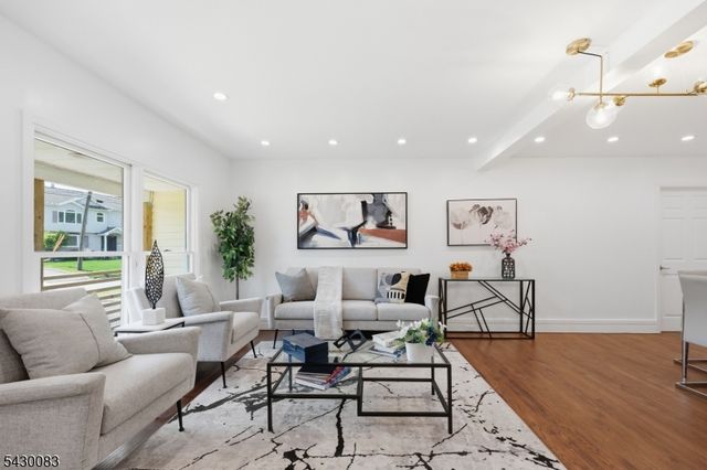 64 Longfellow Dr, Woodbridge Twp., NJ 07067